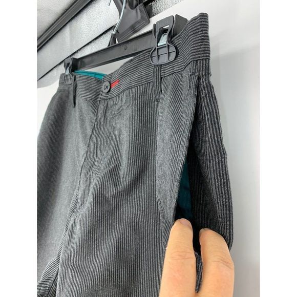 Mens Burnside Bermuda Shorts Black Pinstripe Size 30 100% Cotton 0989 - Picture 3 of 7